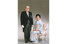 レオン自動機創業者・林虎彦氏（名誉会長）と妻・和子さん