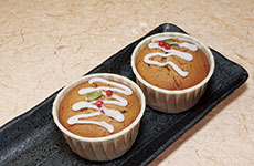 「黒糖と生姜の餡マフィン」制作＝水上陽一氏