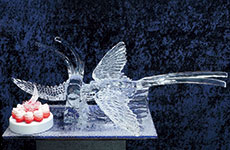 アントルメ・グラッセ／氷彫刻金賞受賞作「Bird talk」制作＝正木辰宜氏