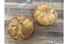 内側４ヵ所にカットを入れて中央に折り返す